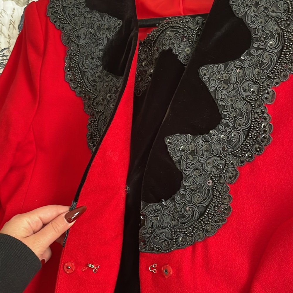 Red blazer set - Picture 4 of 7
